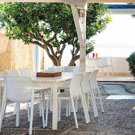 Casa Di Natale Sleeps 4 Air Con Wifi