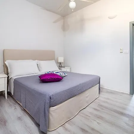Casa Di Natale Sleeps 4 Air Con Wifi * Granelli