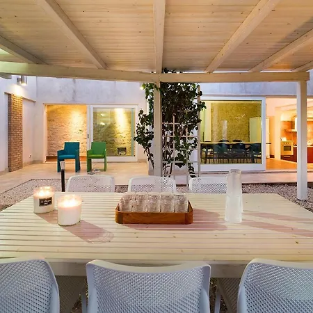 Casa Di Natale Sleeps 4 Air Con Wifi *